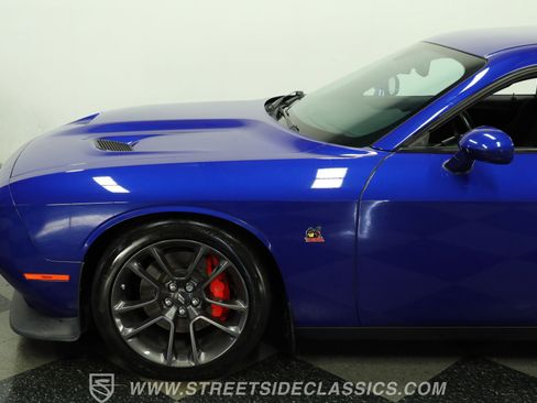 Used 2022 Dodge Challenger R/T Scat Pack w/ Driver Convenience Group RWD image 23