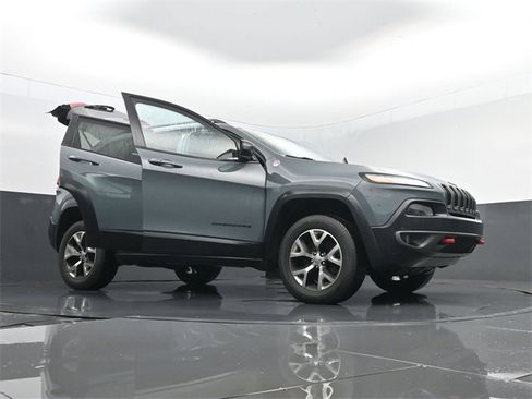 Used 2015 Jeep Cherokee Trailhawk w/ Comfort/Convenience Group image 35