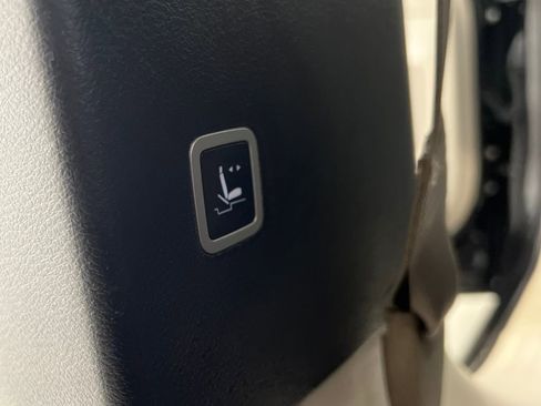 Used 2020 Chrysler Pacifica Touring-L image 18