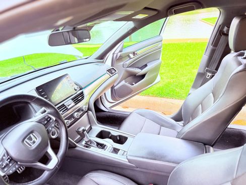 Used 2018 Honda Accord Sport image 16