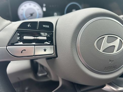 Used 2025 Hyundai Elantra SEL FWD image 15