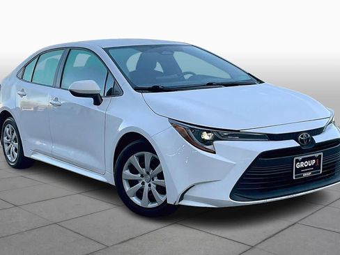 Used 2024 Toyota Corolla LE image 3