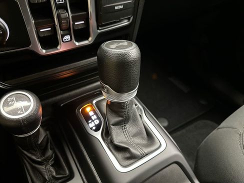 Used 2021 Jeep Wrangler Unlimited Sport image 23