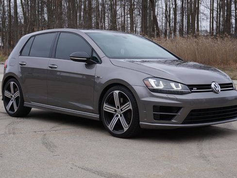 Used 2015 Volkswagen Golf R 4dr HB image 7