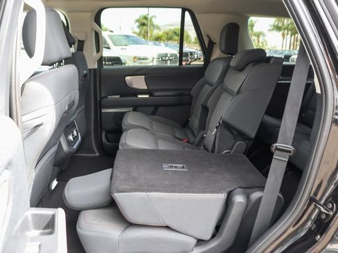 Used 2025 Ford Expedition Active AWD/4WD image 40