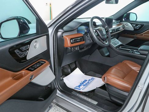 Used 2022 Lincoln Aviator Reserve w/ Equipment Group 201A AWD/4WD image 3