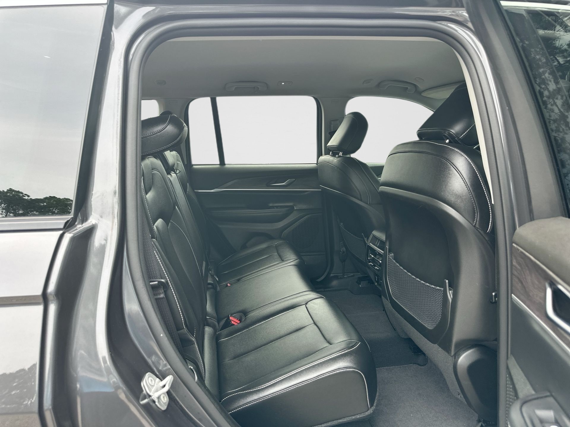 Used 2023 Jeep Grand Cherokee Limited RWD image 26