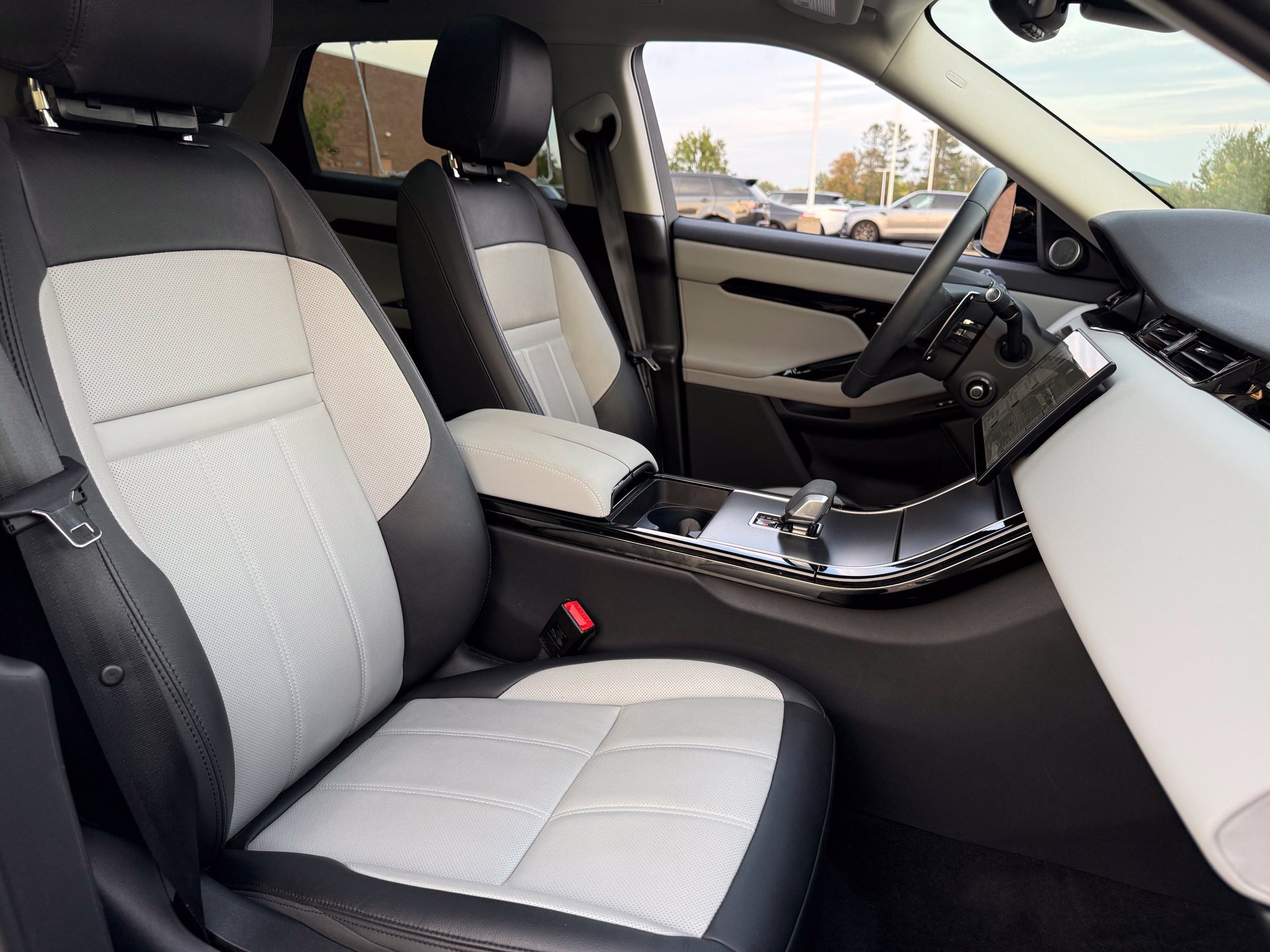 Used 2024 Land Rover Range Rover Evoque Dynamic SE AWD/4WD image 26