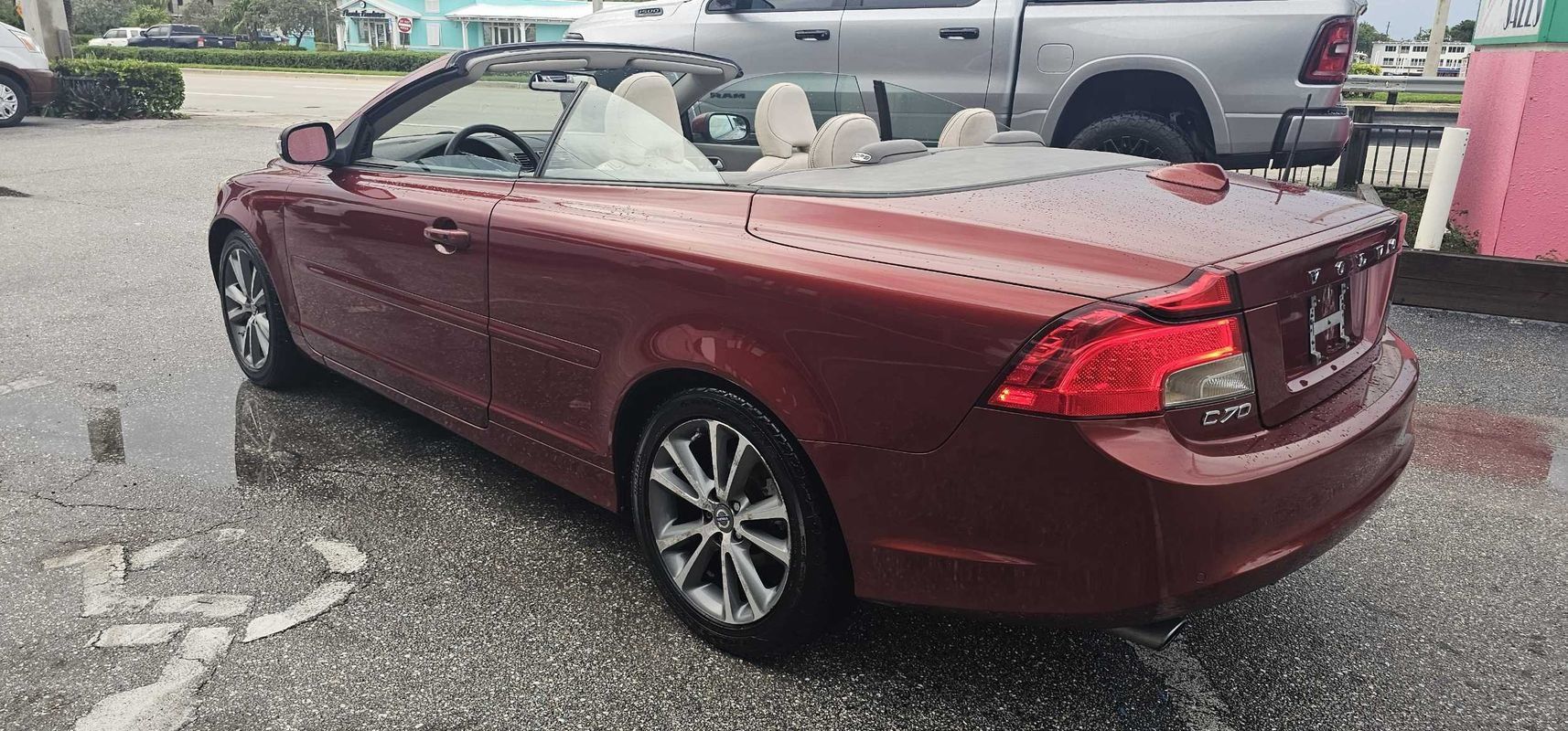 Used 2011 Volvo C70 T5 w/ Convenience Pkg FWD image 3
