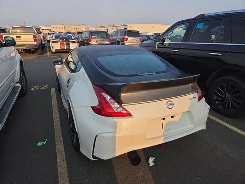 Used 2017 Nissan 370Z NISMO RWD image 3