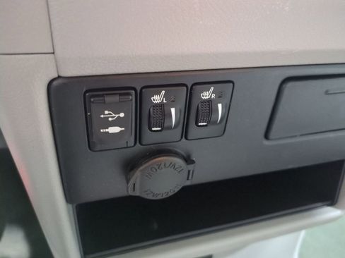 Used 2017 Toyota Sienna XLE image 35