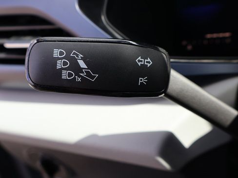 Used 2022 Volkswagen Taos SE image 44