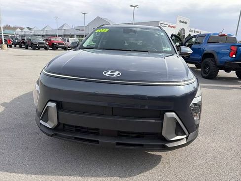 Used 2025 Hyundai Kona SEL image 2