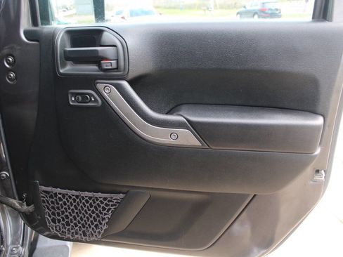 Used 2018 Jeep Wrangler Unlimited Sport S AWD/4WD image 7