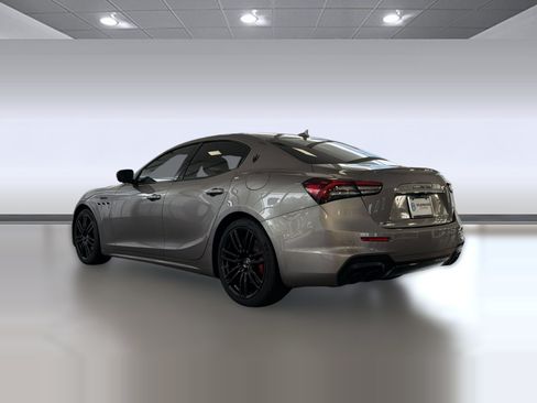 Used 2022 Maserati Ghibli Modena RWD image 3