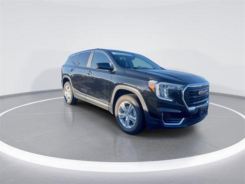 Used 2024 GMC Terrain SLE image 2