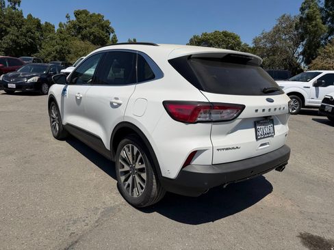Used 2020 Ford Escape Titanium FWD image 3