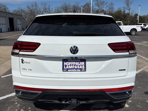 Used 2022 Volkswagen Atlas Cross Sport SEL image 2