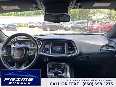 Used 2015 Dodge Challenger SXT RWD image 16