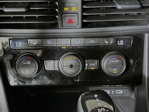 Used 2024 Volkswagen Jetta SE FWD image 23