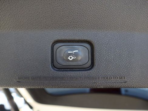 Used 2015 Ford Explorer XLT w/ Equipment Group 202B FWD image 31
