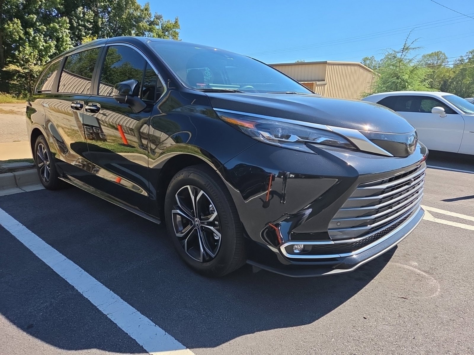 Used 2026 Toyota Sienna Platinum AWD/4WD image 1