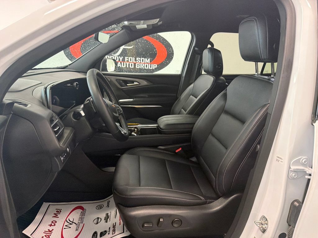 Used 2026 Chevrolet Traverse LT w/ Driver Confidence Package FWD image 12