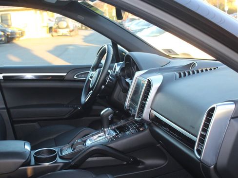 Used 2017 Porsche Cayenne Platinum Edition image 20
