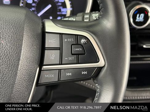 Used 2022 Toyota Highlander XSE FWD image 25