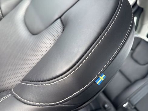 Used 2022 Volvo S90 T8 R-Design image 21