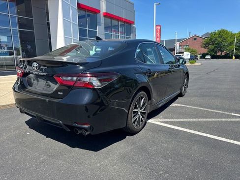 Used 2024 Toyota Camry SE FWD image 3