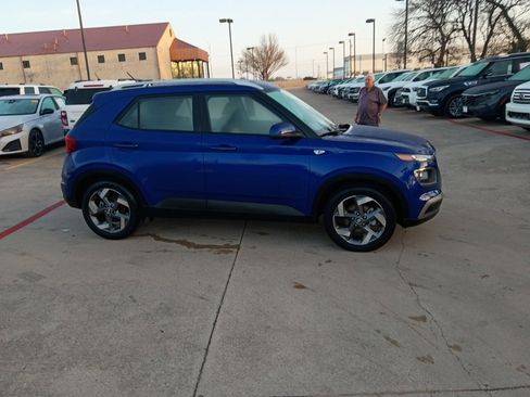 Used 2025 Hyundai Venue SEL image 7