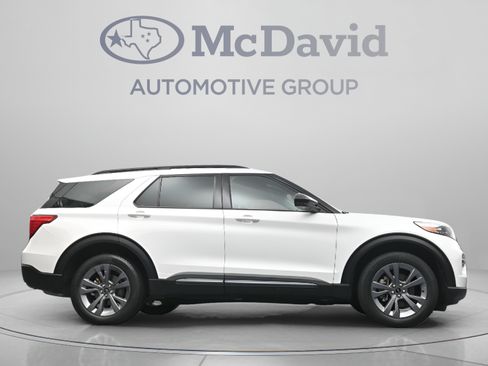 Used 2023 Ford Explorer XLT w/ Equipment Group 202A AWD/4WD image 32