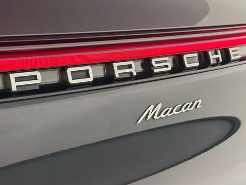 Used 2024 Porsche Macan AWD/4WD image 9
