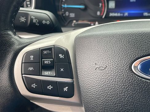 Used 2022 Ford Explorer XLT w/ Equipment Group 202A image 35