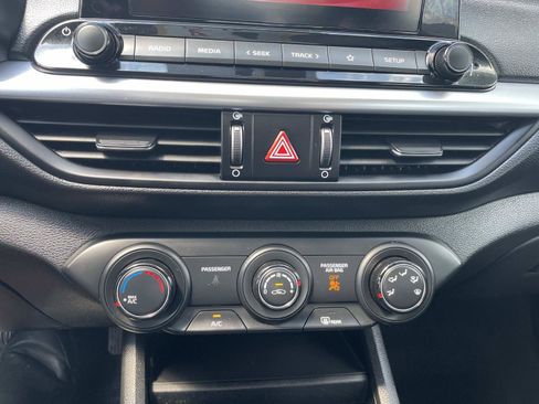 Used 2023 Kia Forte LXS w/ LXS Technology Package FWD image 22