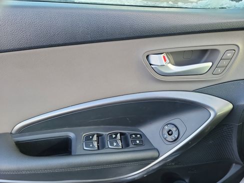 Used 2017 Hyundai Santa Fe Limited image 17