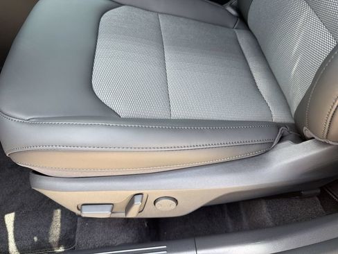 New 2026 Kia Niro EX FWD image 15