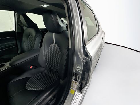 Used 2024 Toyota Camry SE image 12