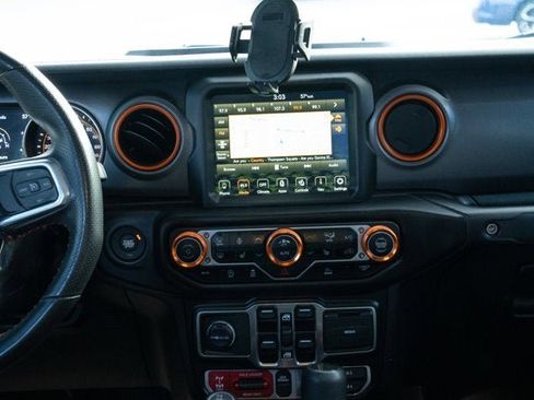 Used 2023 Jeep Gladiator Mojave w/ Cold Weather Group image 32