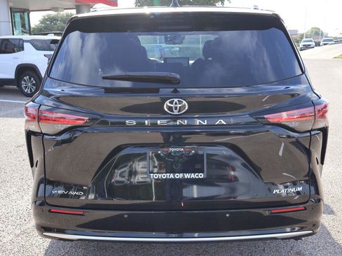 Used 2026 Toyota Sienna Platinum AWD/4WD image 4