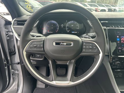New 2025 Jeep Grand Cherokee Altitude image 20