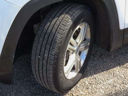 Used 2024 GMC Terrain SLE FWD image 16
