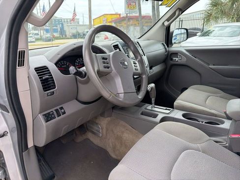 Used 2016 Nissan Frontier SV image 9