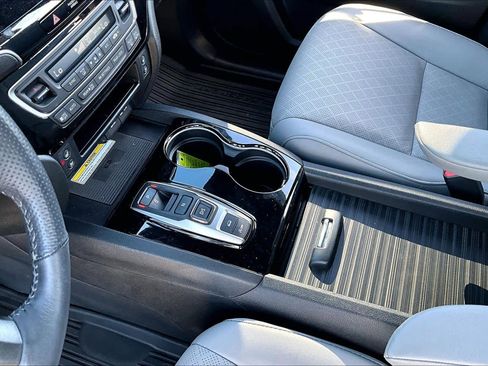 Used 2023 Honda Passport Elite image 16