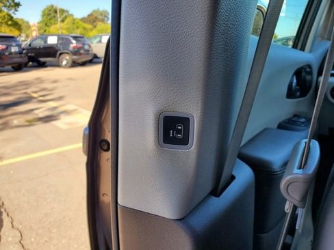 Certified 2018 Chrysler Pacifica Touring-L Plus image 29