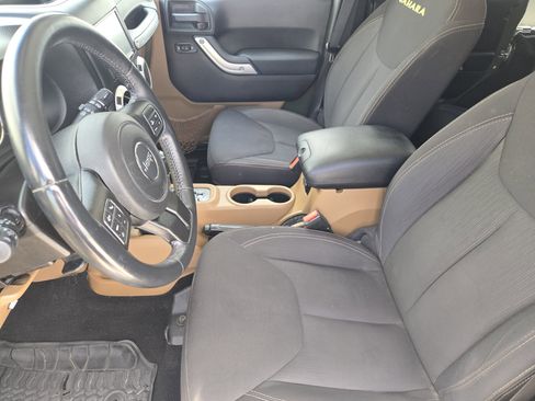 Used 2015 Jeep Wrangler Unlimited Sahara w/ Connectivity Group image 14