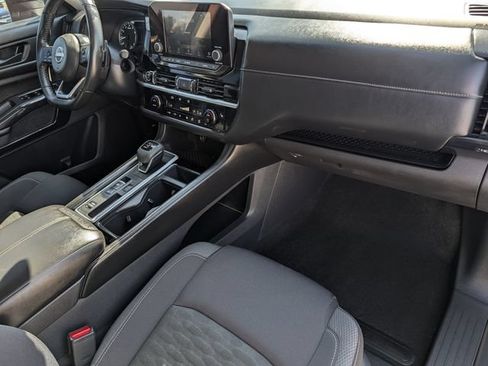 Used 2024 Nissan Pathfinder SV FWD image 32