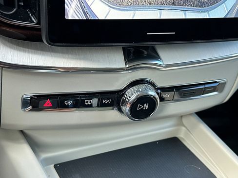 New 2026 Volvo XC60 T8 Ultra w/ Protection Package Premier image 18