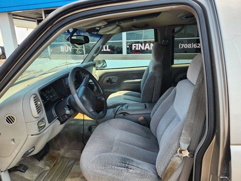 Used 1999 Chevrolet Suburban 4WD w/ Preferred Equipment Group 2 image 19